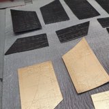 Mit einem Mix aus gold und kupfer werden die Panels nun goldig Airbrushed.