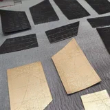 Mit einem Mix aus gold und kupfer werden die Panels nun goldig Airbrushed.