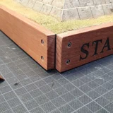 Als finish werden die Ecken angeklebt.