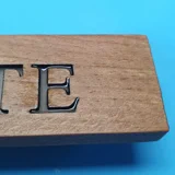 Auch auf der Vorderseite appliziere ich etwas UV-Harz.