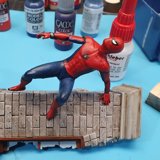 Spiderman kann sich beim trocknenden Leim ein letztes mal ausruhen. 🙂